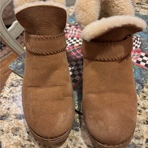 Cozy Tan Ugg Shearling Boots sz 8